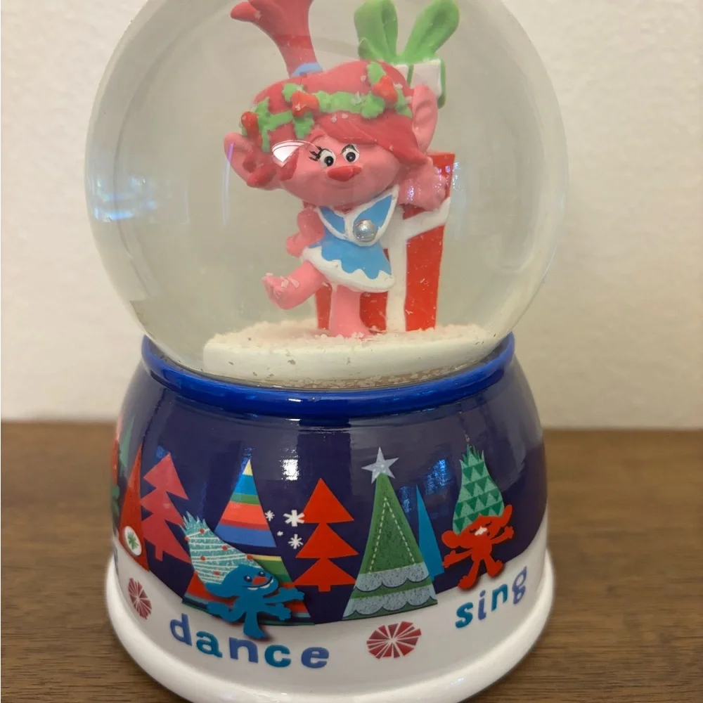 2017 Holiday Trolls Glitter Globe Coin Bank World Tour NWT‎